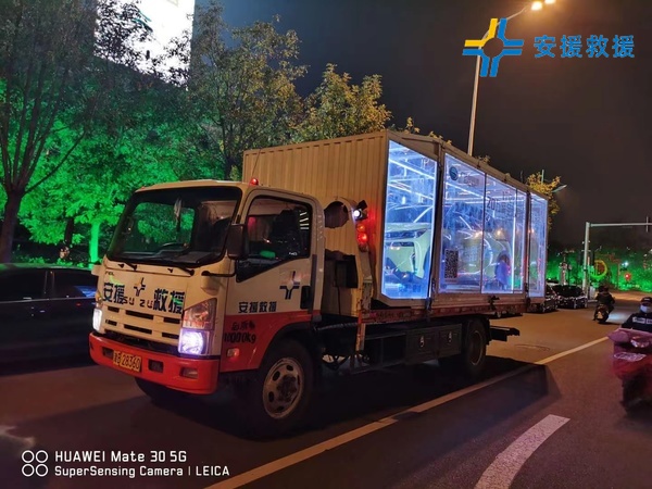 透明箱车拖运